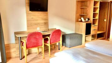 Double Room | Down comforters, minibar, in-room safe, desk