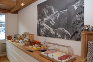 Buffet déjeuner gratuit tous les jours