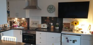 Refrigerador, microondas, horno, placa de cocina