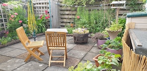 Terrace/patio - A cosy studio apartment in an idylic location on the banks of the river Tweed (Peebles)