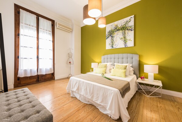 1 dormitorio, tabla de planchar con plancha, cuna de viaje y wifi gratis