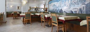 Free daily buffet breakfast  - Villa Emma (Tre Ville)