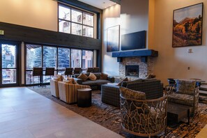 Flat-screen TV, fireplace, DVD player - Walk to Lifts/Pool and Hot Tub Access/Private Patio (Keystone)