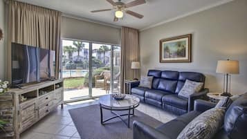 Smart TV, DVD player, livros