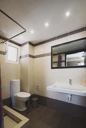 Apartment, 3 Bedrooms | Bathroom
