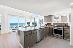 Coffee/tea maker, fridge, microwave, oven - Tides In - Monterey Beach House - Oceanfront, Walk to Fisherman's Wharf (Monterey)