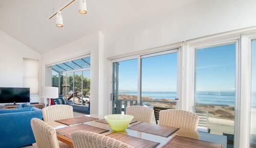 Tides In - Monterey Beach House - Oceanfront, Walk to Fisherman's Wharf