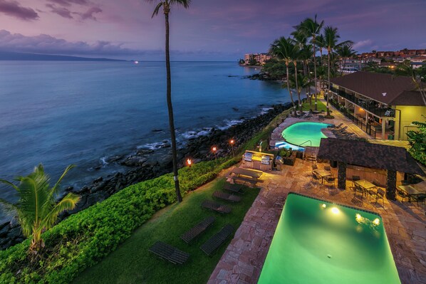 Pool - Noelani 304 – Oceanfront Luxury Retreat | 3BR, 2.5BA | Breathtaking Views (Lahaina)