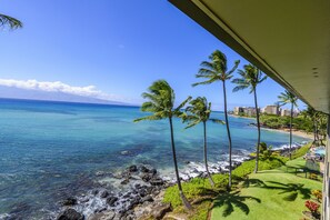 On the beach - Noelani 304 – Oceanfront Luxury Retreat | 3BR, 2.5BA | Breathtaking Views (Lahaina)