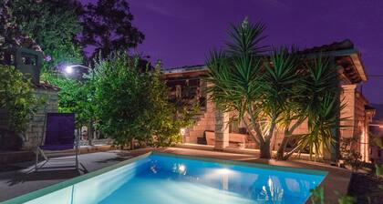 Villa Yannie - Here Is Everything You Need. Comfort, View, Pool, Parking!