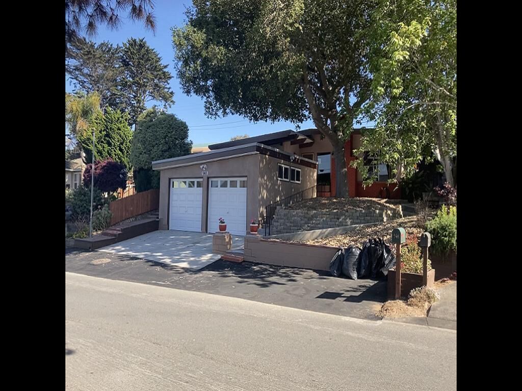 Great Cozy Family  Home- In The Morro Bay Hights- Nicely Decorated