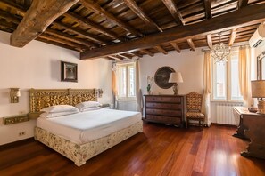 3 bedrooms, desk, iron/ironing board, WiFi - Charming & Luxury apartment with roof terrace - Navona Square (Roma)