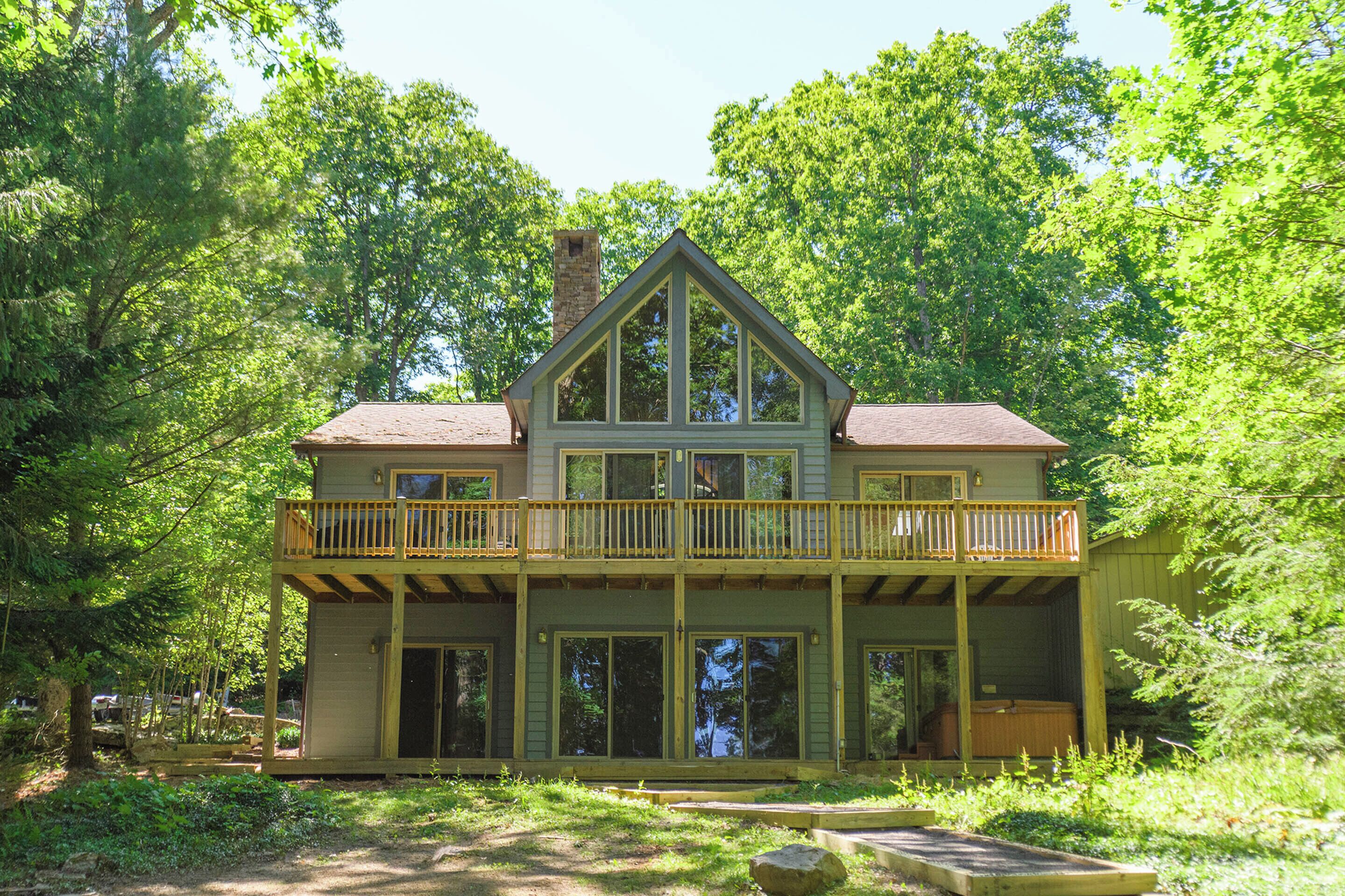 Lakeside Memories | Great Location + Private Dock