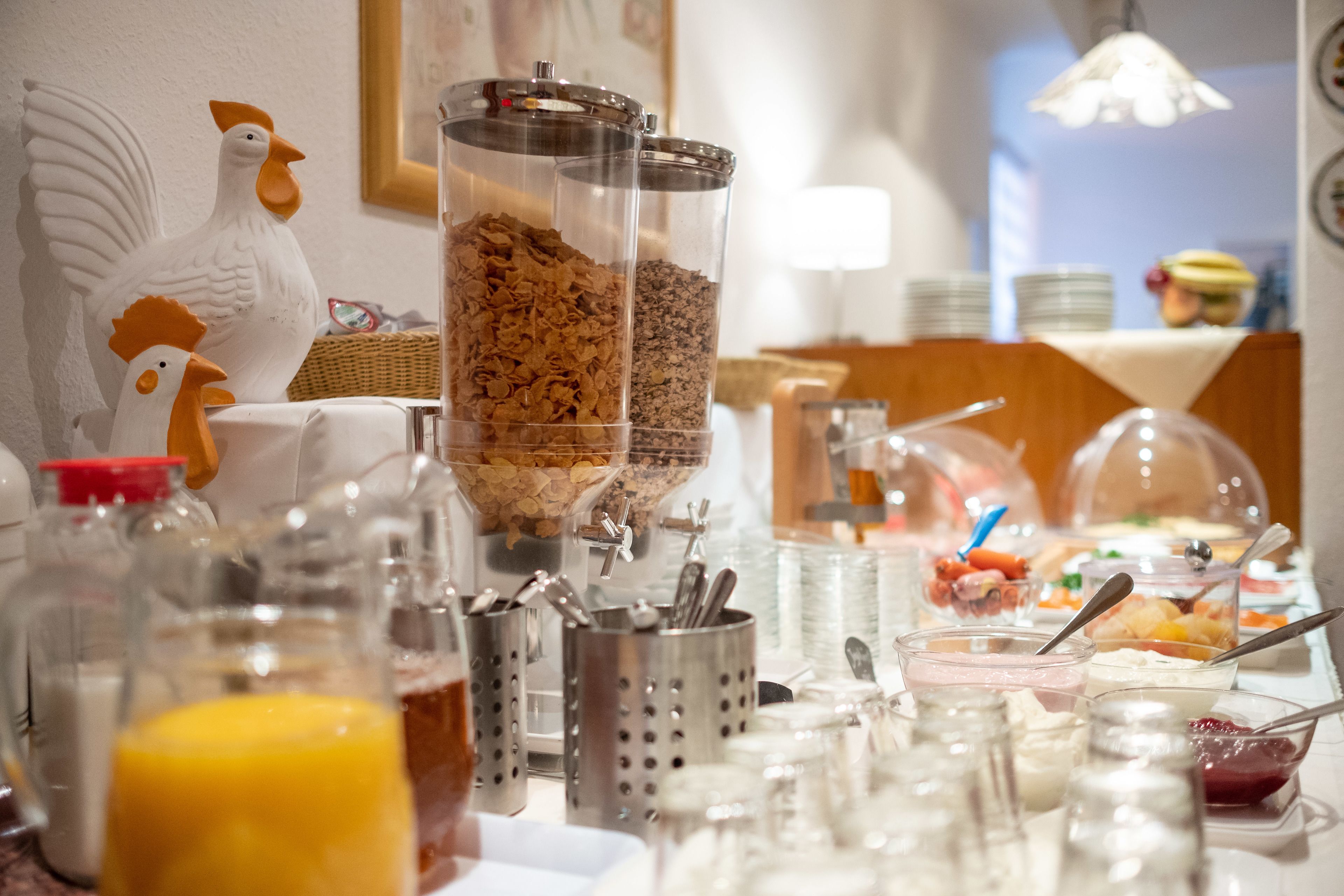 Bữa sáng buffet hàng ngày (5.90 EUR/mỗi người) 