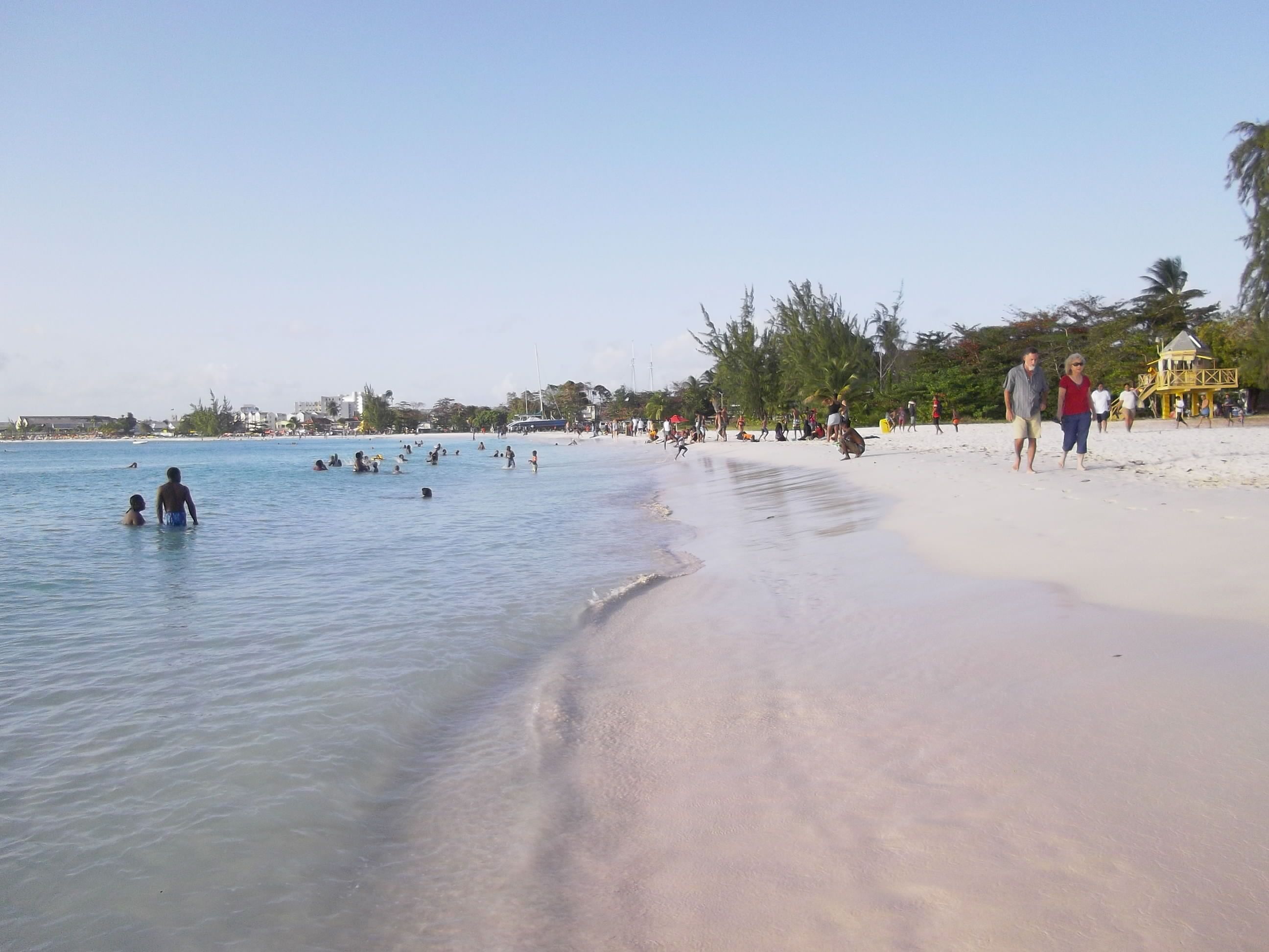 Beach nearby, sun loungers, beach towels