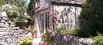 2人のスタイリッシュなコテージ、ペットの歓迎、近くのダイニングパブ、チャッツワース10m。  