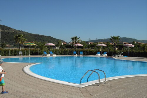 Sichern Sie komplexe, kostenlosem WiFi, Pool, Tennisplätze, sowie viele weitere Einrichtungen.