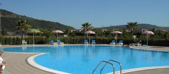 Sichern Sie komplexe, kostenlosem WiFi, Pool, Tennisplätze, sowie viele weitere Einrichtungen.