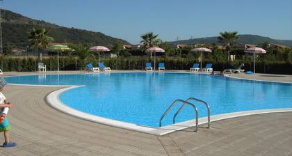 Sichern Sie komplexe, kostenlosem WiFi, Pool, Tennisplätze, sowie viele weitere Einrichtungen.