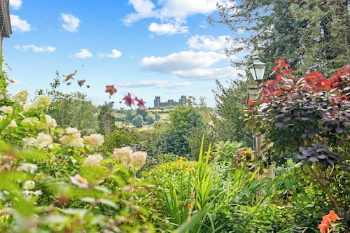 Derwent House ideal for groups or a special occasion. All prices fully inclusive