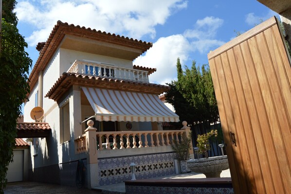 Exterior detail - L'Ocell Blau - Villa with private pool in Miami Playa, for 10 people (MIAMI PLAYA)
