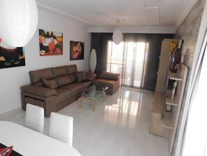 Smart TV, music library, video library, stereo - L'Ocell Blau - Villa with private pool in Miami Playa, for 10 people (MIAMI PLAYA)