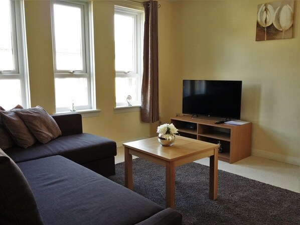 Apartment, 2 Bedrooms | Living room | Flat-screen TV - Modern 2 Bedroom Glasgow Apartment (Glasgow)
