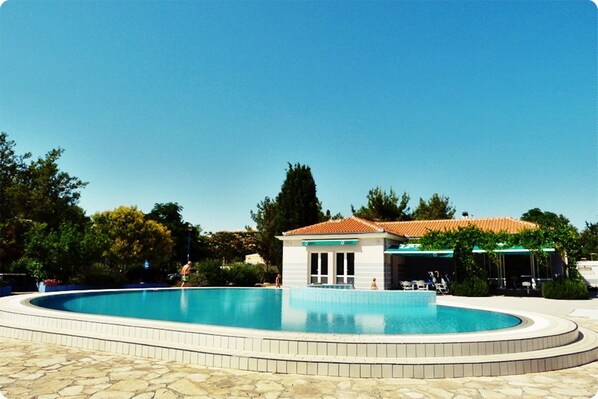 Pool - A small peaceful place for family rest! (Nin)