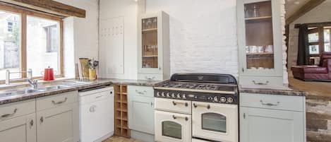 Réfrigérateur, micro-ondes, four, lave-vaisselle