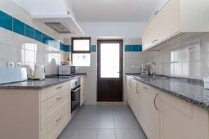 冰箱、微波炉、烤箱、洗碗机