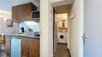 Kjøleskap og kjøkkenutstyr