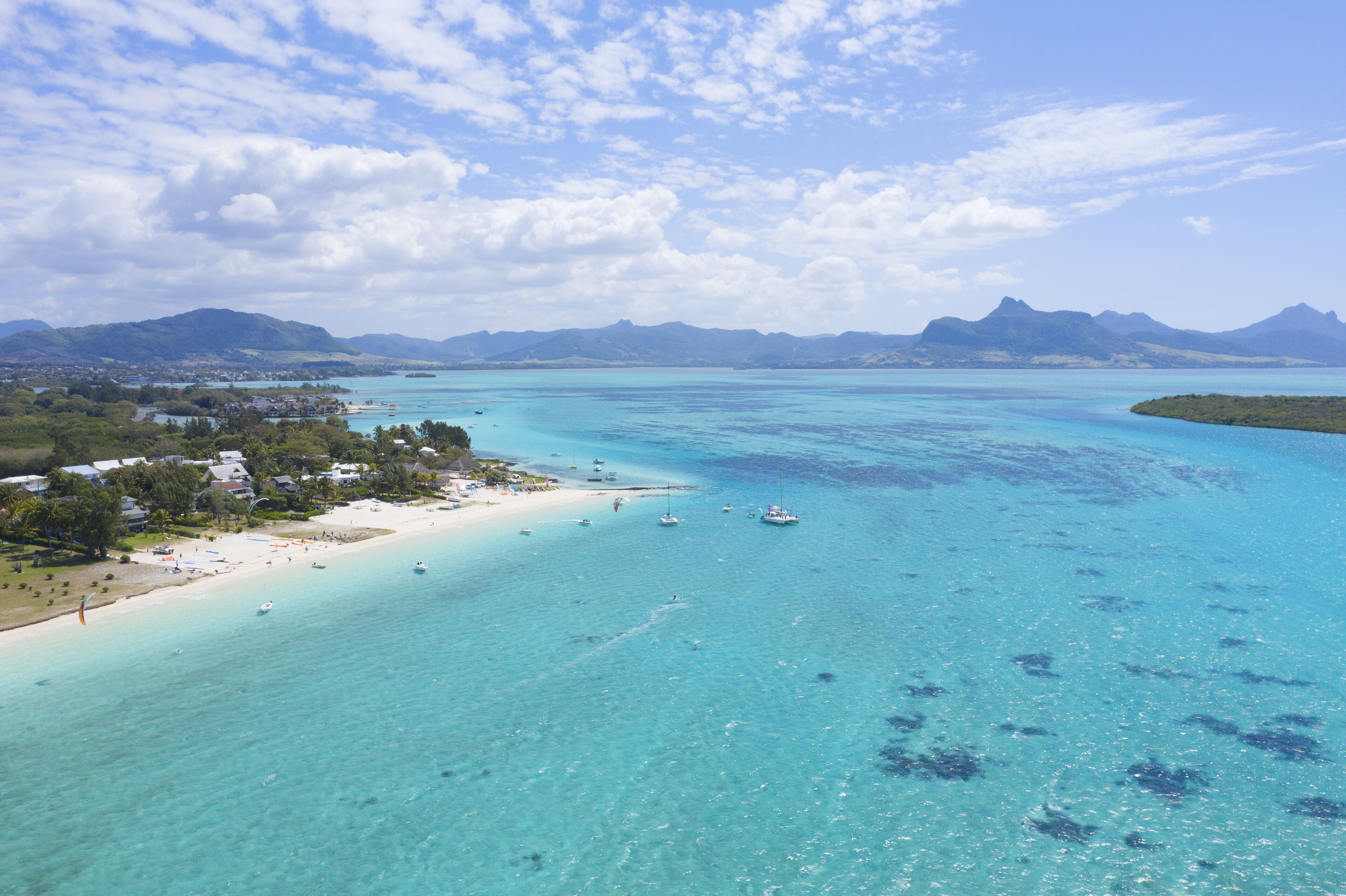 Beach nearby, sun-loungers, beach towels