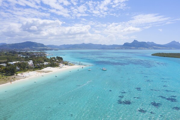 Beach nearby, sun-loungers, beach towels