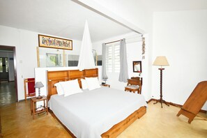 3 bedrooms, in-room safe, iron/ironing board, free WiFi - Pointe D'Esny feet in the water ib beautiful beach in Mauritius, quiet, wifi (Pointe d'Esny)