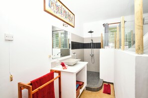 Shower, hair dryer, towels - Pointe D'Esny feet in the water ib beautiful beach in Mauritius, quiet, wifi (Pointe d'Esny)