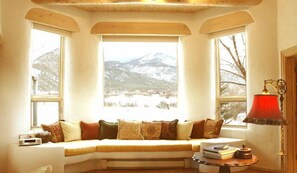 Fernseher, Kamin, DVD-Player