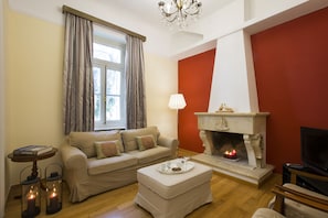TV - Acropolis Neoclassic Mansion: Perfectly situated & fully equipped - Sleeps 6 (Athens)