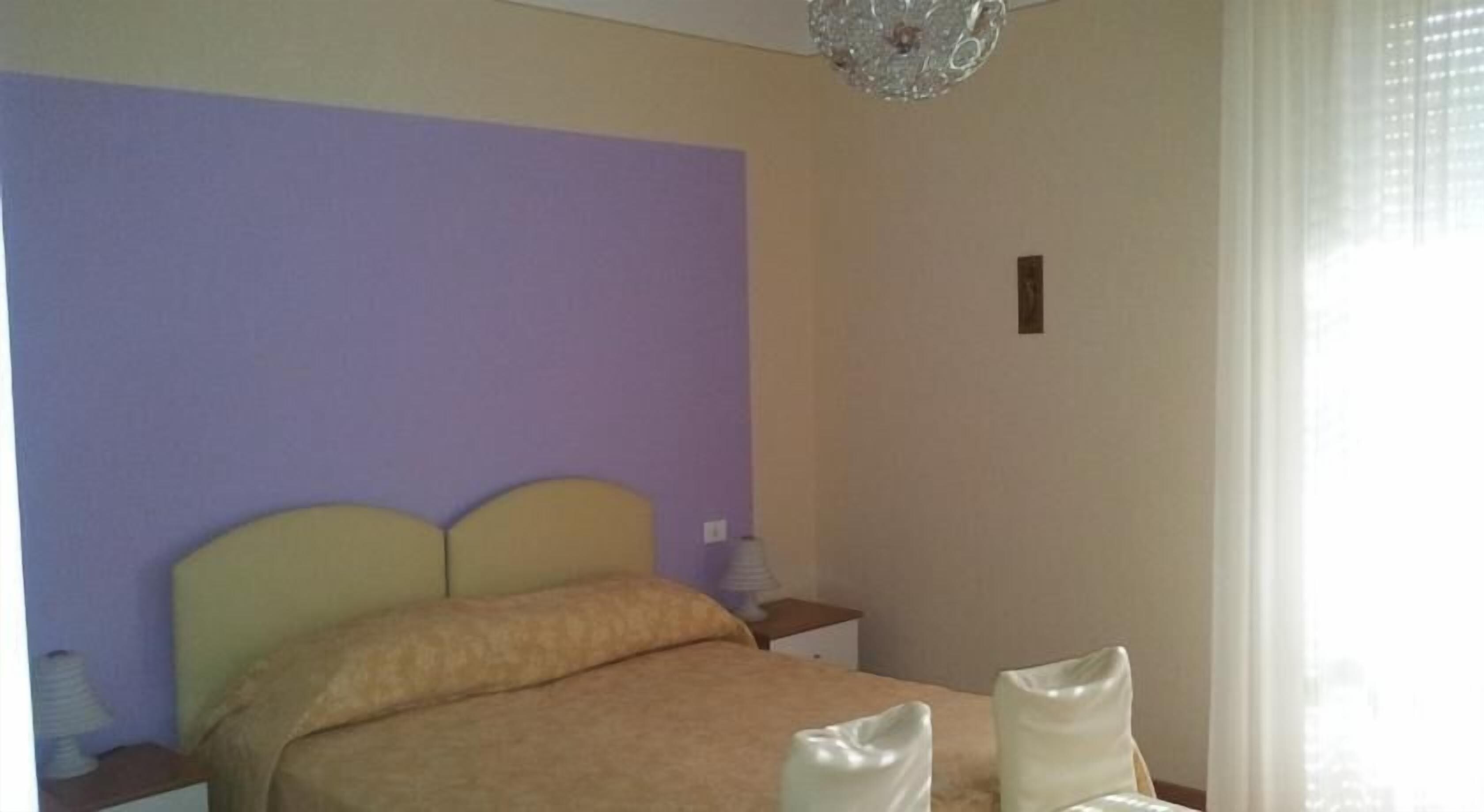 in-room safe, individually decorated, individually furnished, desk