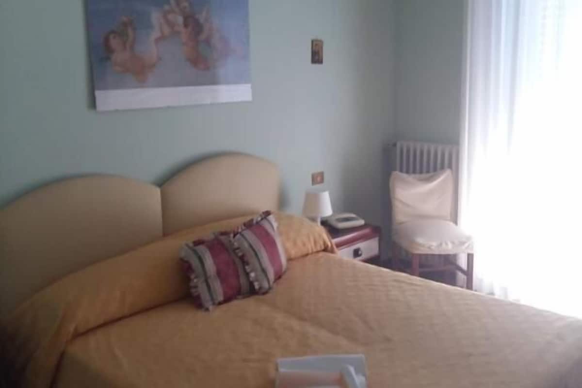 in-room safe, individually decorated, individually furnished, desk