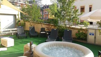 Bain à remous extérieur