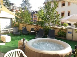 Bañera de hidromasaje exterior