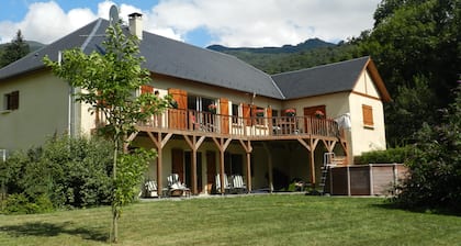atemberaubendes Haus mit 6 Schlafzimmern. Lourdes 15 min. Fantastisches Skifahren 25 Minuten entfernt