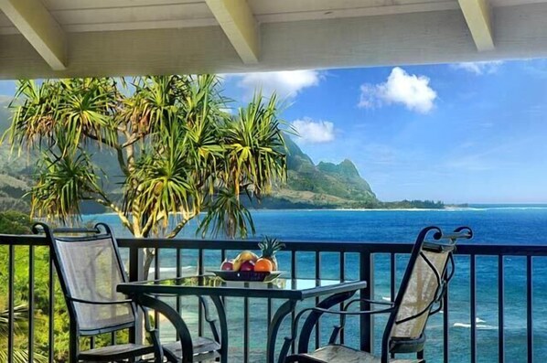 Outdoor dining - Pali Ke Kua 212 Enjoy gorgeous views of Bali Hai & beautiful Pacific Ocean. (Princeville)