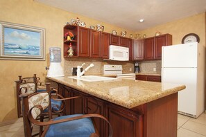 Fridge, microwave, oven, stovetop - Sonoran Sun E-207 "Girls Just Wanna Have Sun" Great Oceanfront Condo (Puerto Penasco)