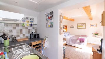 Fridge, microwave, coffee/tea maker, electric kettle