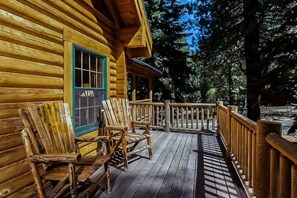 Terrace/patio - A True Tahoe Log Home-Surrounded By Forest, hot tub, privacy, great location. (South Lake Tahoe)