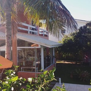 Exterior - On The Road Hostel (Florianópolis)