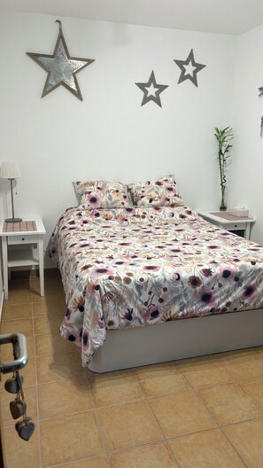 1 makuuhuone, silitysrauta/-lauta, ilmainen Wi-Fi, vuodevaatteet