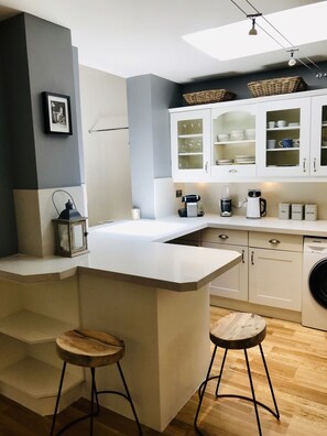 Fridge, microwave, oven, stovetop - 'View to The Blue' uninterrupted panoramic views, fantastic location! (Kingswear)