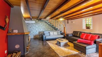 Télévision, cheminée